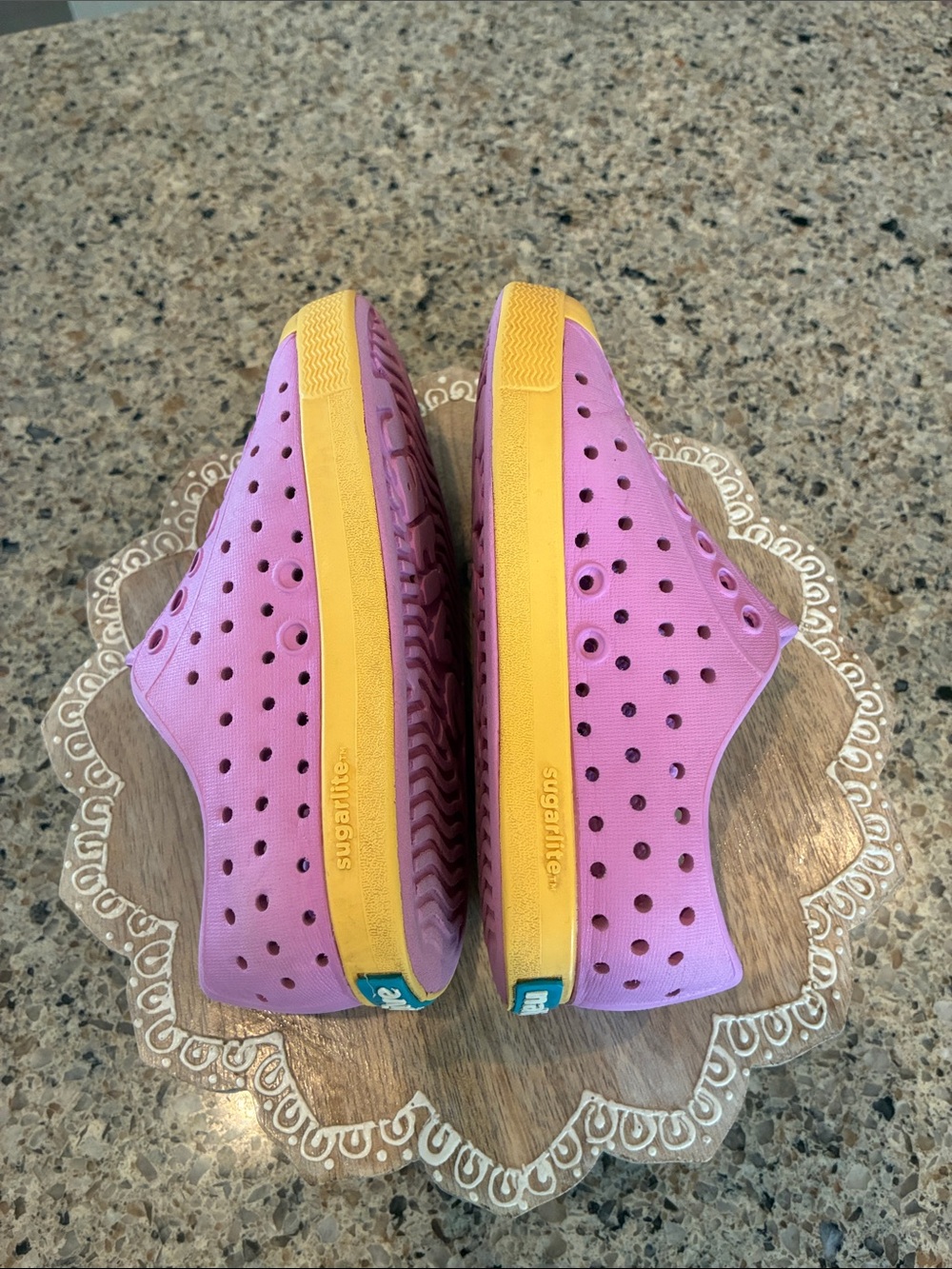 C8 Native Kid’s Jefferson Sugarlite Slip-On Chillberry Pink/Pineapple Yellow - Picture 6 of 8